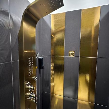 Darkhouse Versace Gold Лодзь Экстерьер фото