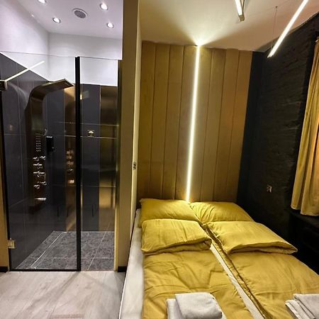 Darkhouse Versace Gold Лодзь Экстерьер фото