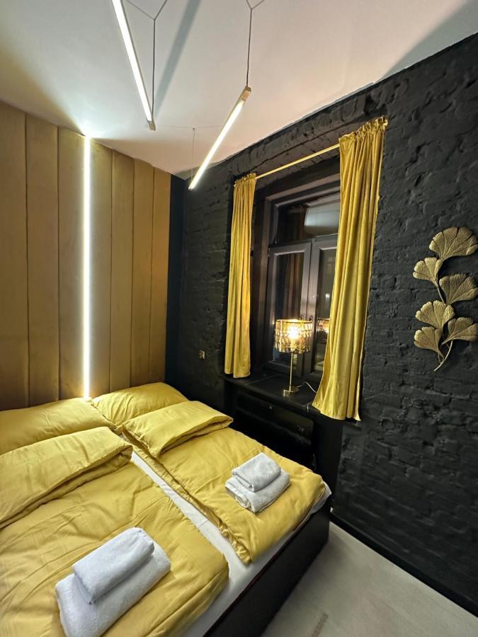 Darkhouse Versace Gold Лодзь Экстерьер фото