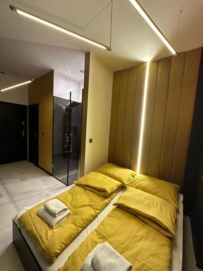 Darkhouse Versace Gold Лодзь Экстерьер фото