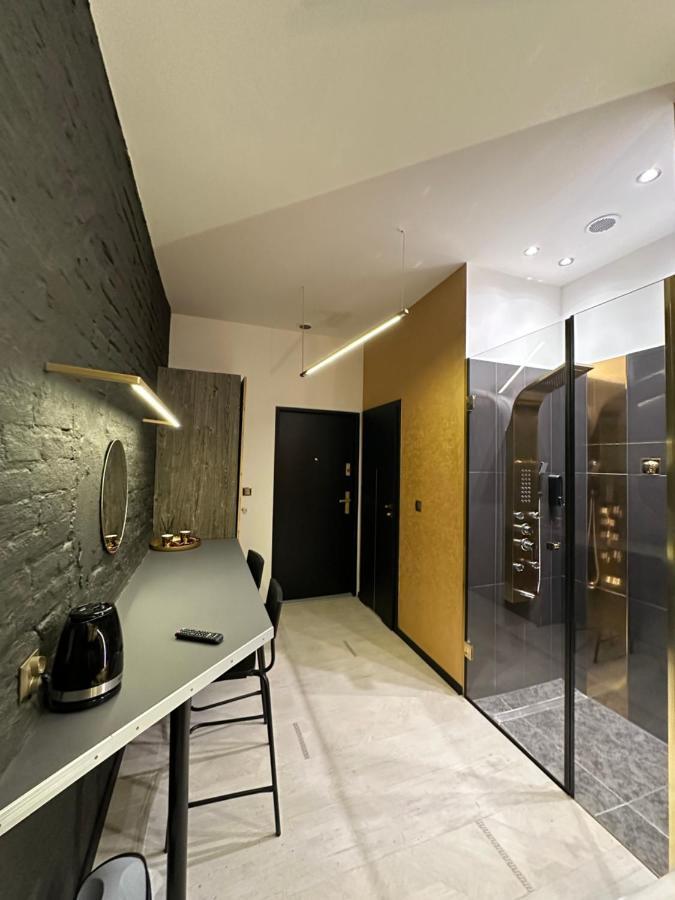 Darkhouse Versace Gold Лодзь Экстерьер фото